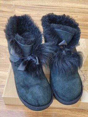UGG Black Suede Fur-Trim Ankle Boots with Bow size 7